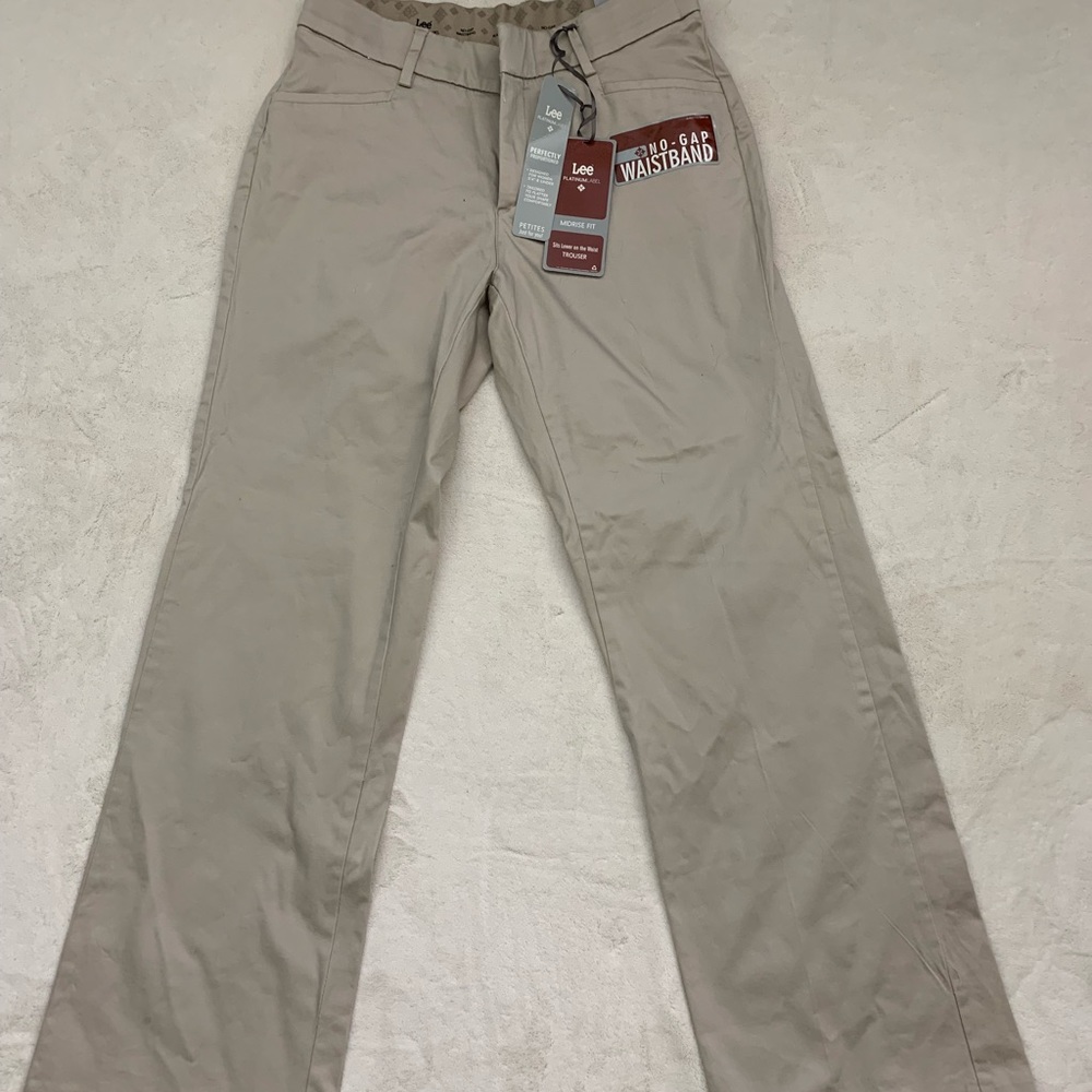 Lee, Size 8 petite, Tan